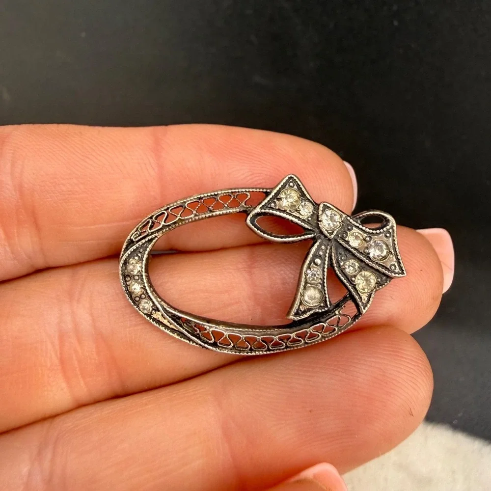 Vintage Estate Brooch Silver Paste Rhinestone Filigree Bow‎ Oval